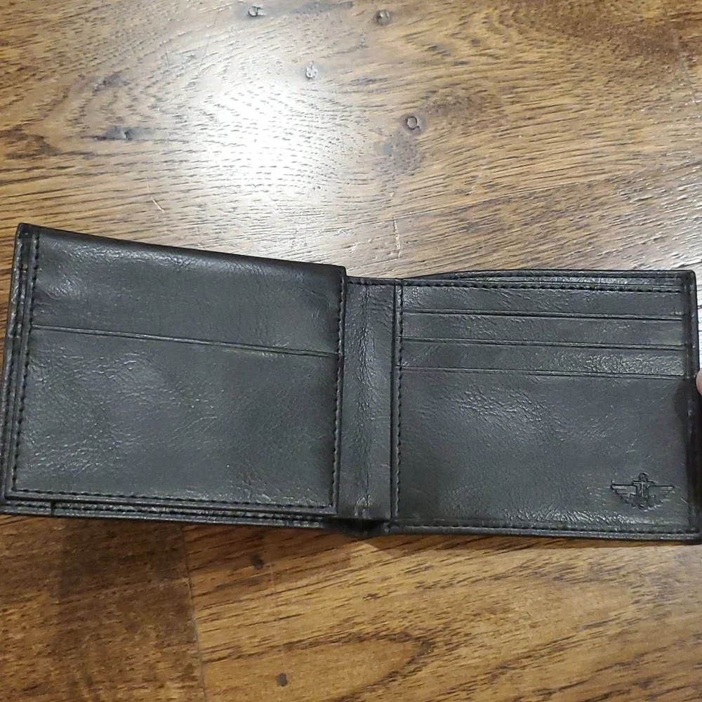 Mens Dockers black bifold wallet
